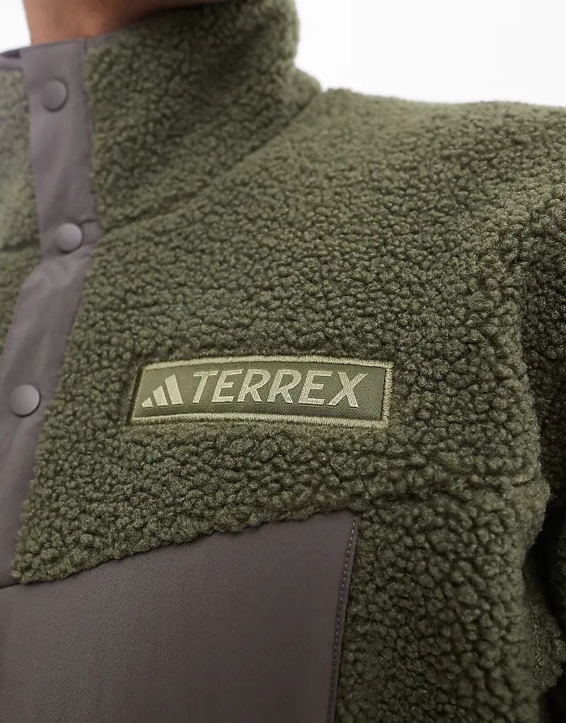 아디다스 카키 adidas   Terrex   Unisex-Pullover aus Teddyfell-Fleece in Khaki 206420420Beige