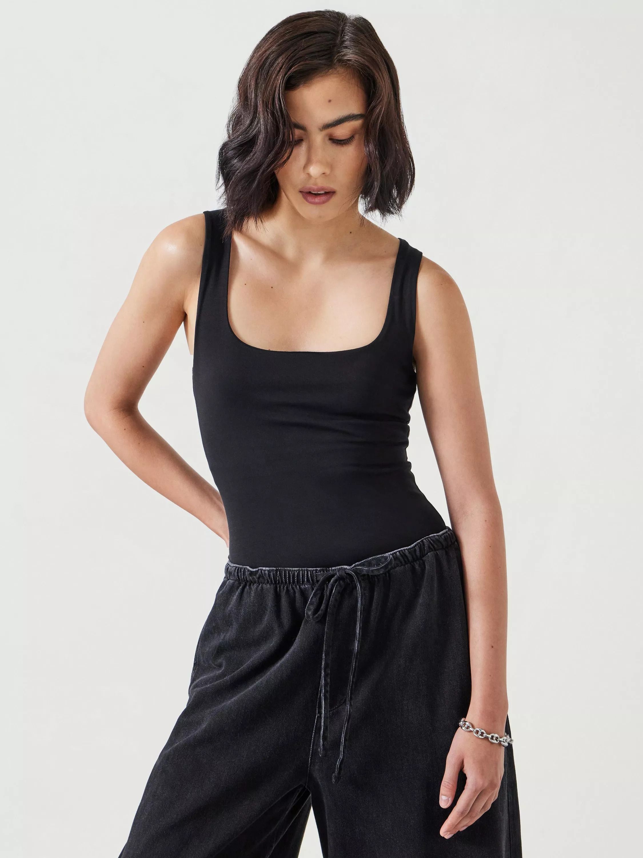 와이드 스트랩 베스트 탑 Jade Wide Strap Vest Top 112462554 Black