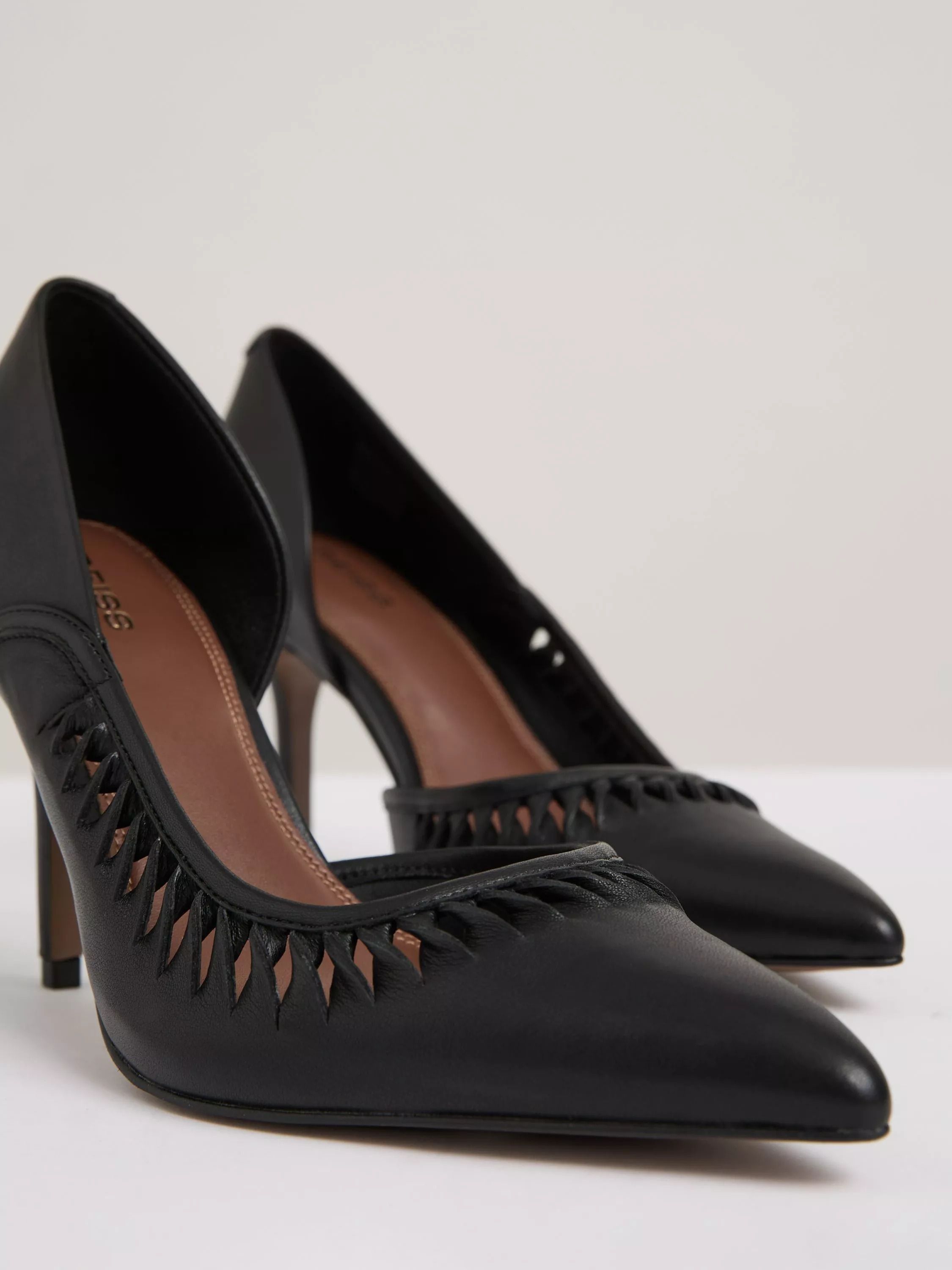 마를린 가죽 트위스트 디테일 코트 신발 블랙 Marlene Leather Twist Detail Court Shoes, Black 112908785