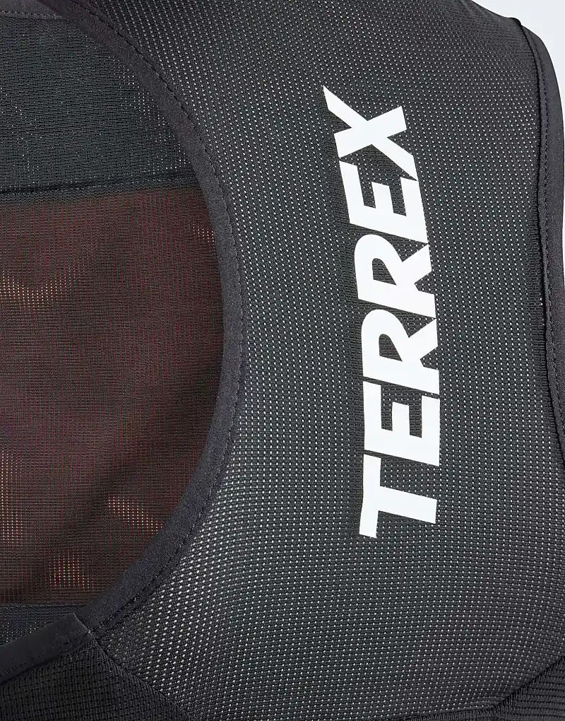 아디다스 트레일 러닝 블랙 adidas   Terrex   Trail Running   Lauf-Tragertop in Schwarz, 2,5 l 208097174Schwarz