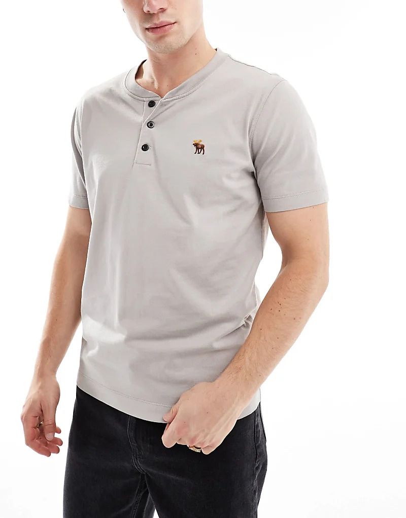 & 5er-Pack T-Shirts in Schwarz/Grau/Taupe/Weiß mit Henley-Kragen und Markenlogo 207327490BUNT