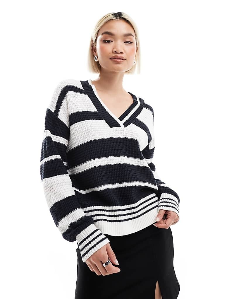 화이트 & Gestreifter College-Pullover in Weiß und Marineblau mit V-Ausschnitt 207728274Marineblau/Weiß gestreift