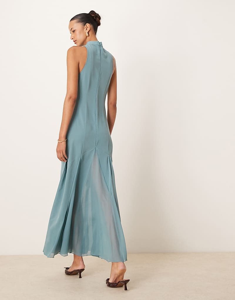 쉬폰 블루 Hochgeschlossenes Maxikleid aus Chiffon in verwaschenem Blau mit Godet-Details 206743797Verwaschenes Blau