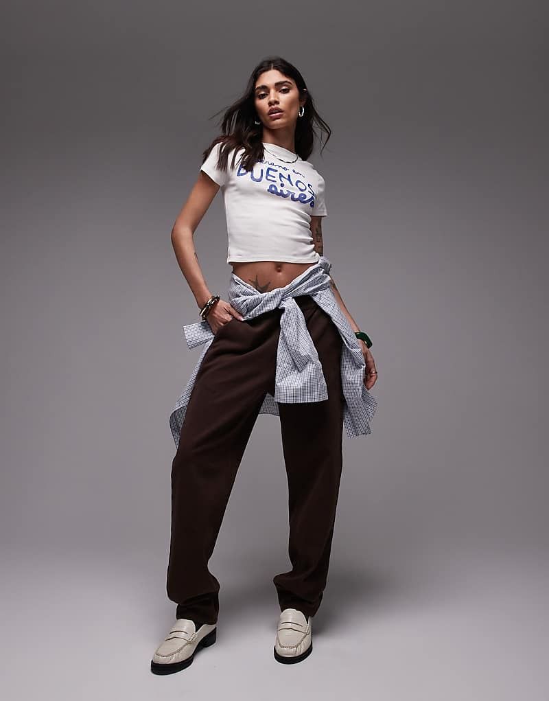 티셔츠 Knapp geschnittenes T-Shirt in Elfenbeinweiß mit „Buenos Aires“-Print 207747067ELFENBEIN