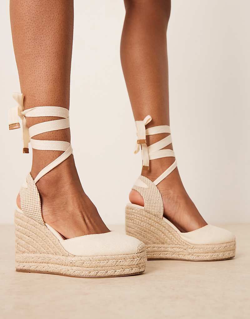 Tyra   Naturfarbene Keilabsatzschuhe aus Leinen mit geschlossener Zehenpartie 207557902NATUR