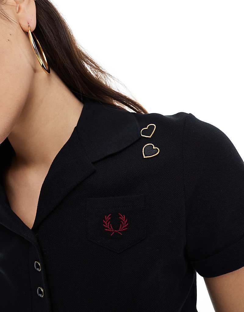 블랙 x Amy Winehouse   Pikee-Kleid in Schwarz mit Taschendetail 208000533Schwarz