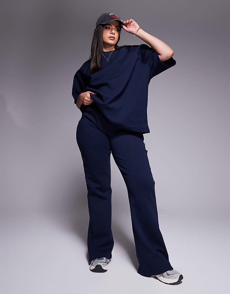 디자인 ASOS DESIGN Curve   Ausgestellte Jogginghose aus Interlock-Stoff in Marineblau, Kombiteil 208064091Marineblau