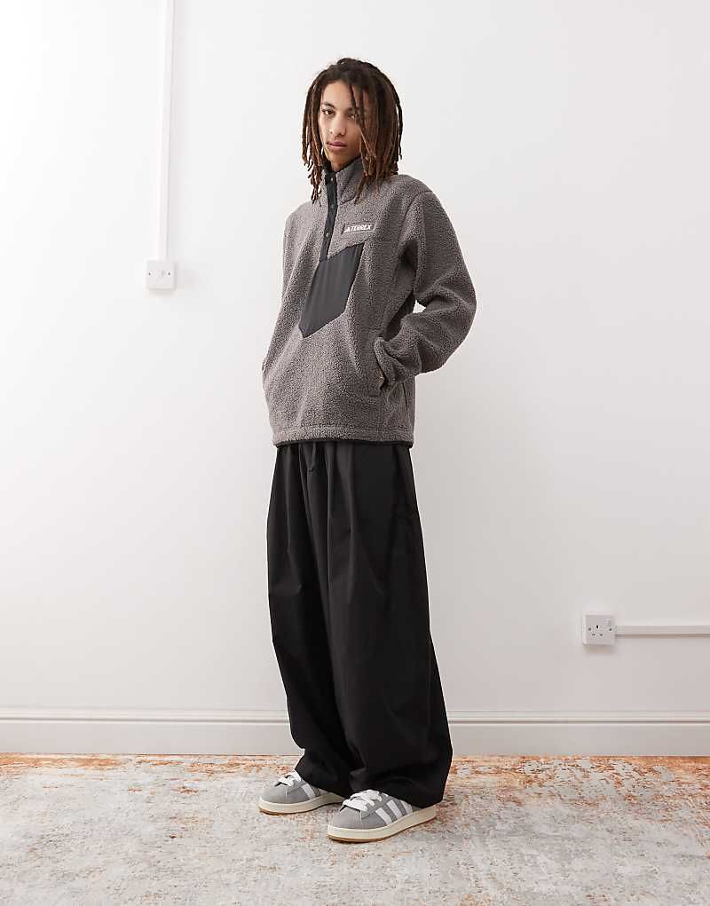 아디다스 adidas   Terrex   Unisex-Pullover aus Teddyfell-Fleece in Anthrazit 206420187Grau