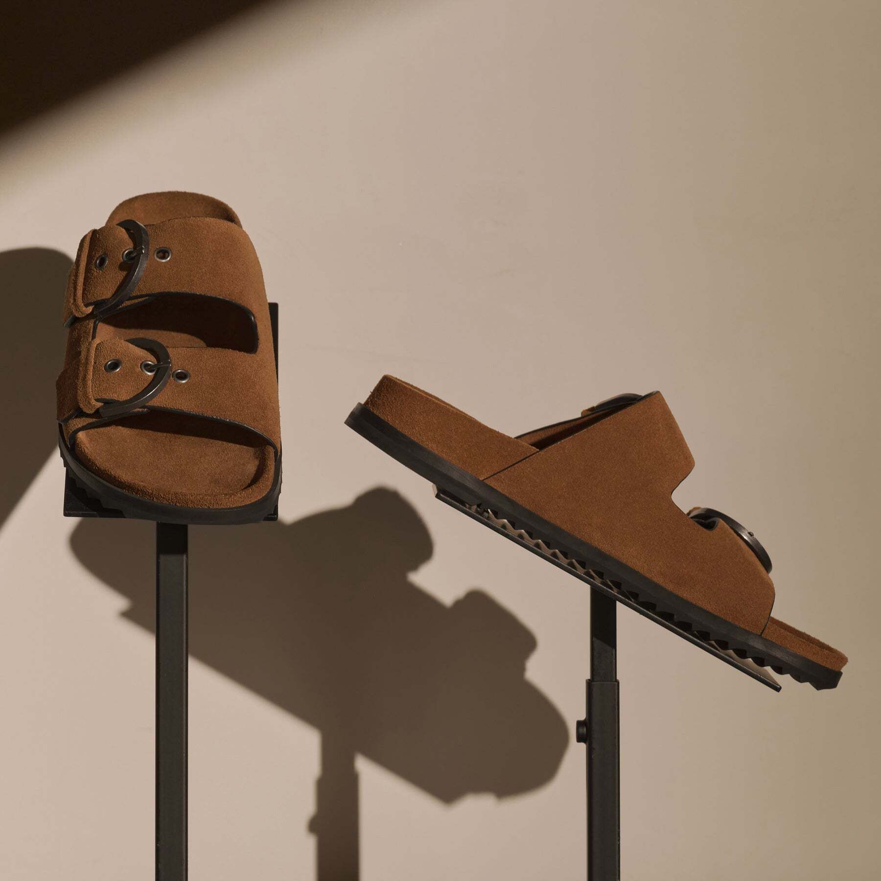 여성 스웨이드 버클 슬리퍼 Women's Suede Buckle Slide - Tabacco SWTSU8427 TABACCO