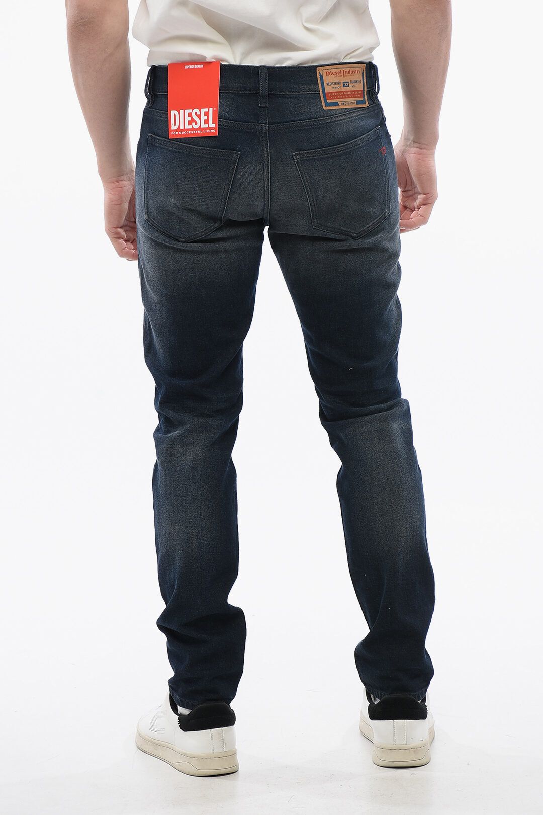 슬림 데님 청바지 다크 워시 Slim D-STRUKT Denims with Dark Wash 643962