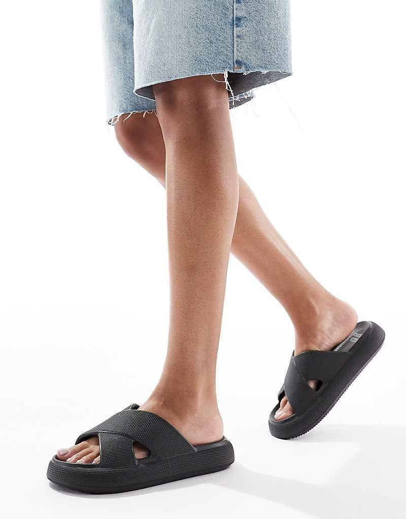 포레버 & 블랙 Forever   Slider mit gekreuzten Riemen und dicker Sohle in Schwarz 207154302SCHWARZ