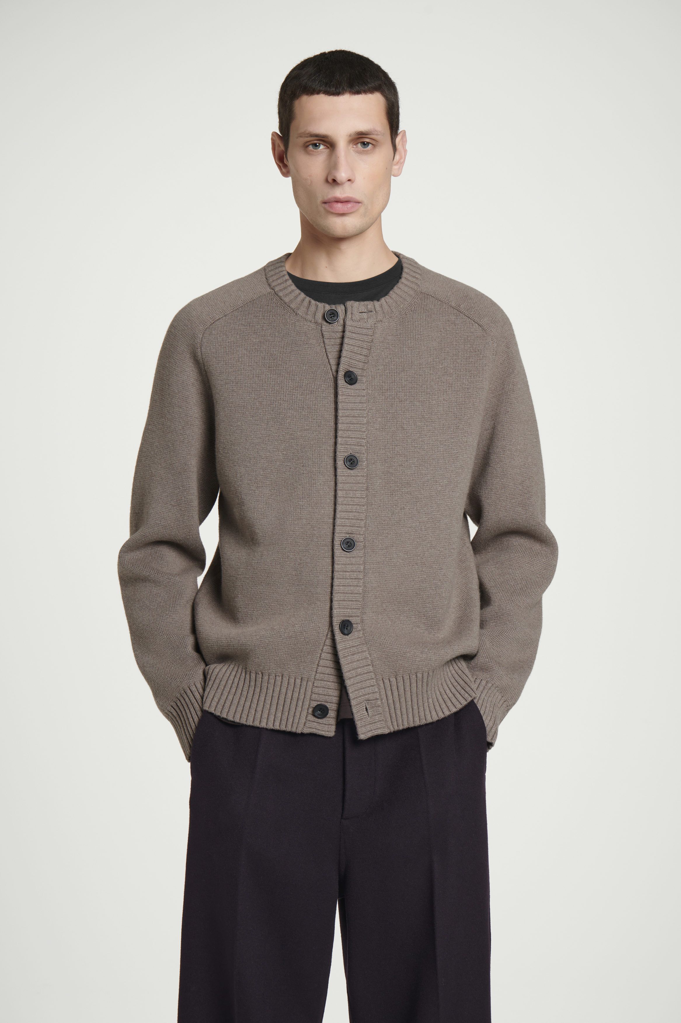 울 크루넥 가디건 WOOL-BLEND CREW-NECK CARDIGAN 1247004001