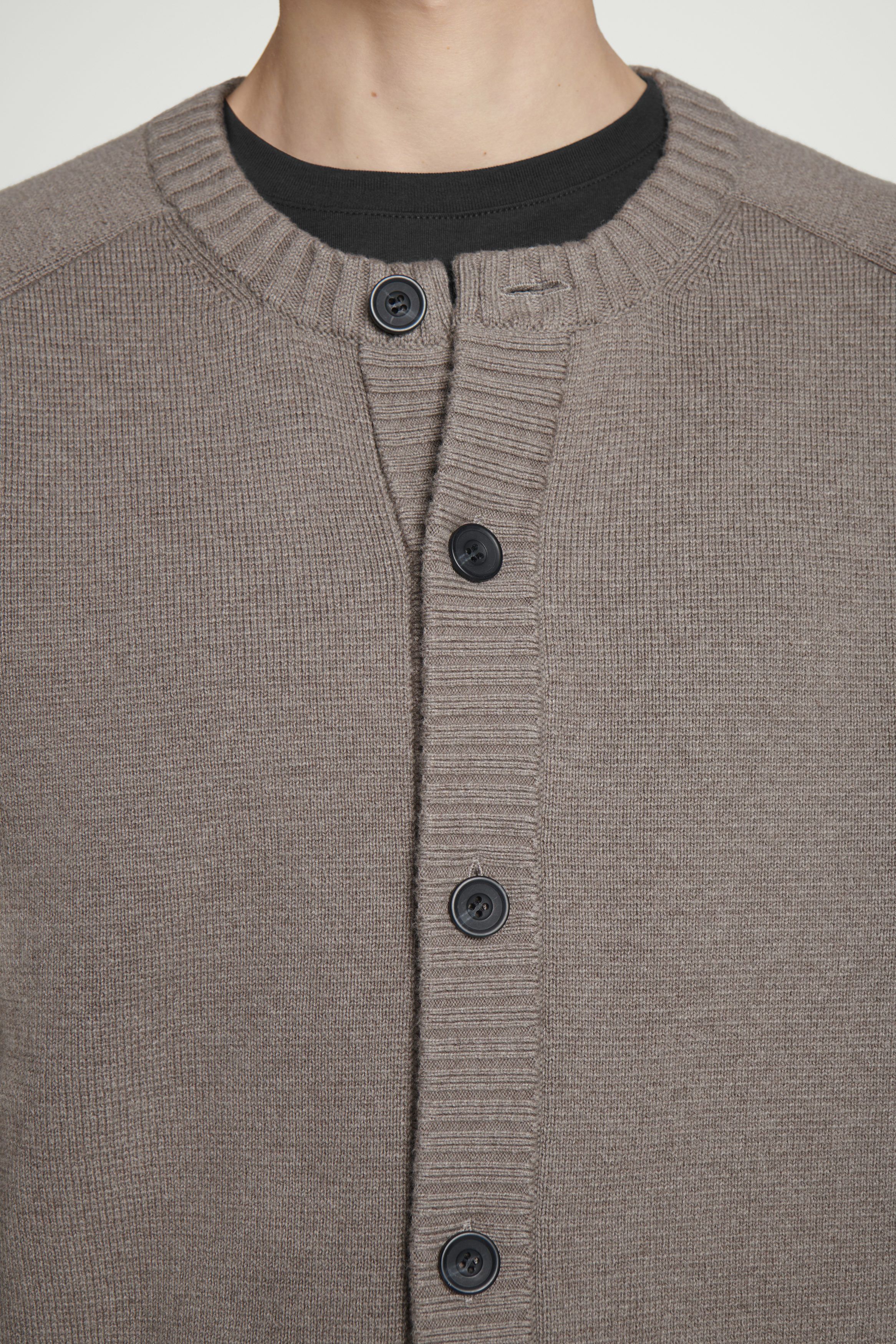 울 크루넥 가디건 WOOL-BLEND CREW-NECK CARDIGAN 1247004001