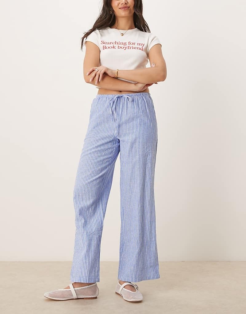 바지 블루 & 화이트 스트라이프 Gina Tricot   Weite Hose aus Leinenmix in Blau und Weiß gestreift mit Kordelzug im Bund 207952683Marineblau gestreift