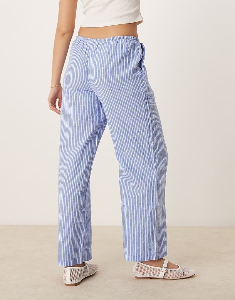바지 블루 & 화이트 스트라이프 Gina Tricot   Weite Hose aus Leinenmix in Blau und Weiß gestreift mit Kordelzug im Bund 207952683Marineblau gestreift