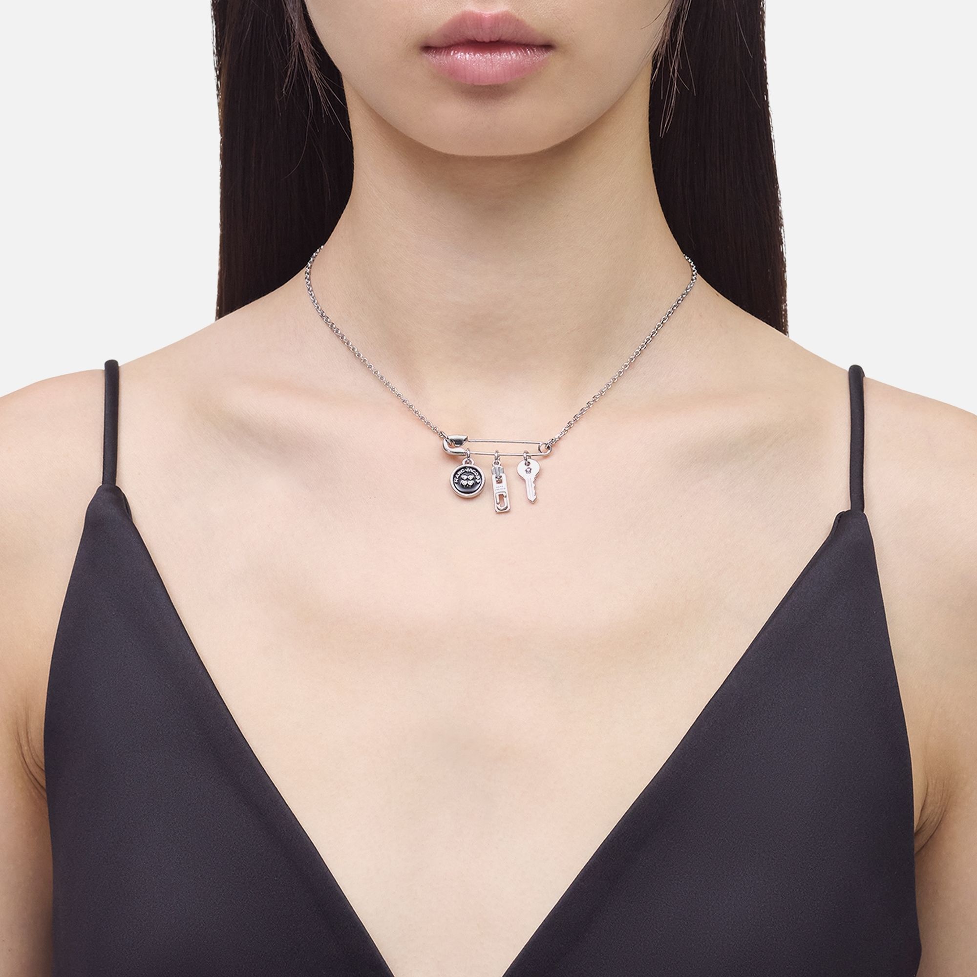 마크 제이콥스 버튼 참 목걸이 Marc Jacobs Button Charm Silver-Plated Necklace 16018842