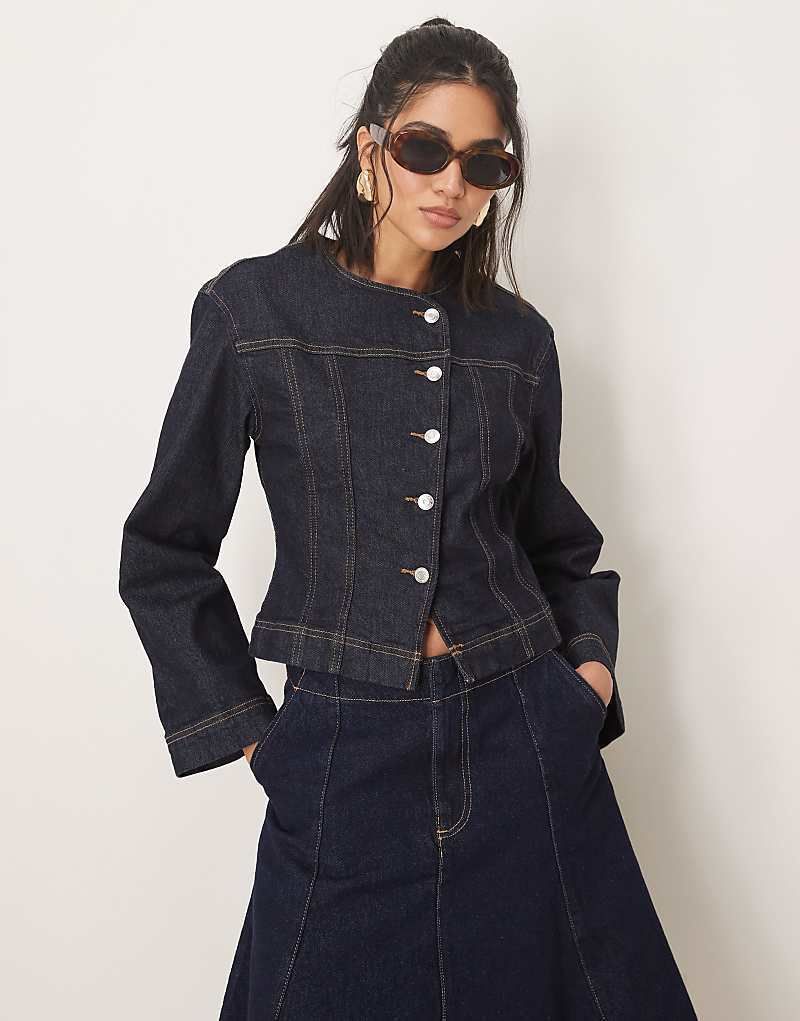 Gina Tricot   Taillierte Stretch-Jeansjacke in indigoblauer Rinse-Waschung, Kombiteil 207952479Indigo-Rinse-Waschung