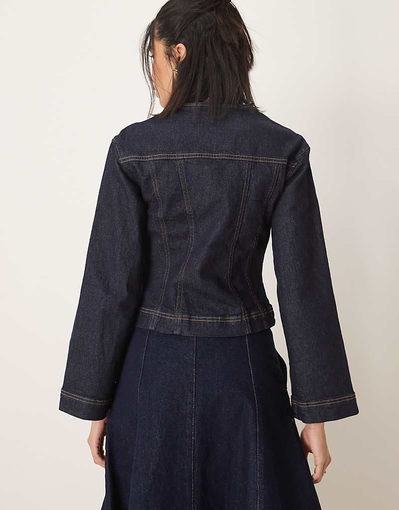 Gina Tricot   Taillierte Stretch-Jeansjacke in indigoblauer Rinse-Waschung, Kombiteil 207952479Indigo-Rinse-Waschung