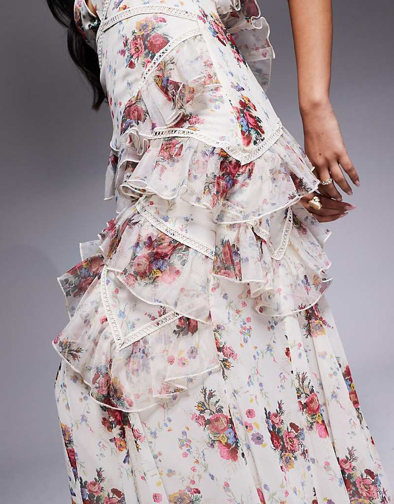 러플 & ASOS LUXE   Maxikleid mit Blumenmuster, Ruschen und Besatz 207633894Creme