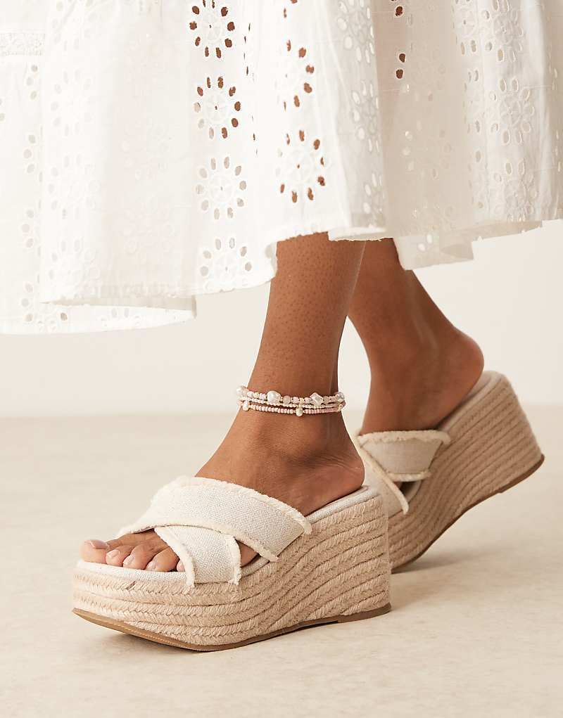 Twirl   Keilabsatzsandalen mit uberkreuzten Riemen in Natur 207511323NATUR