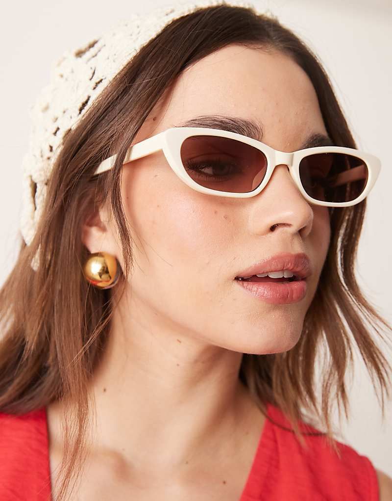 화이트 Schmale Cat-Eye-Sonnenbrille in glanzendem Weiß 207806099Weiß