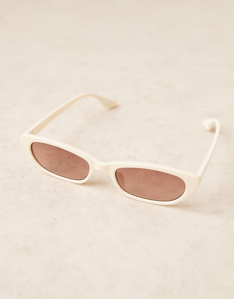 화이트 Schmale Cat-Eye-Sonnenbrille in glanzendem Weiß 207806099Weiß