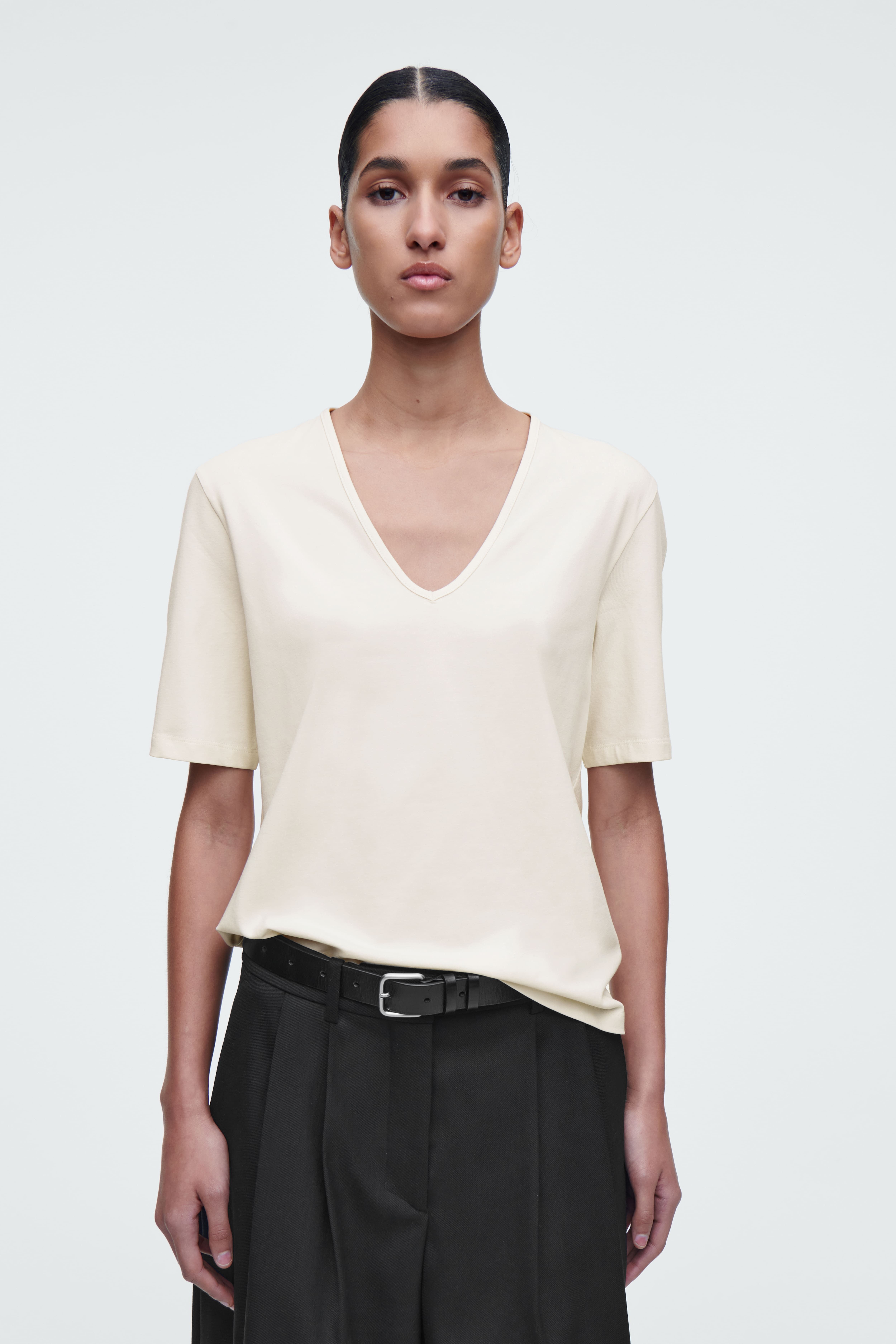브이넥 코튼 티셔츠 V-NECK COTTON T-SHIRT 1264088001
