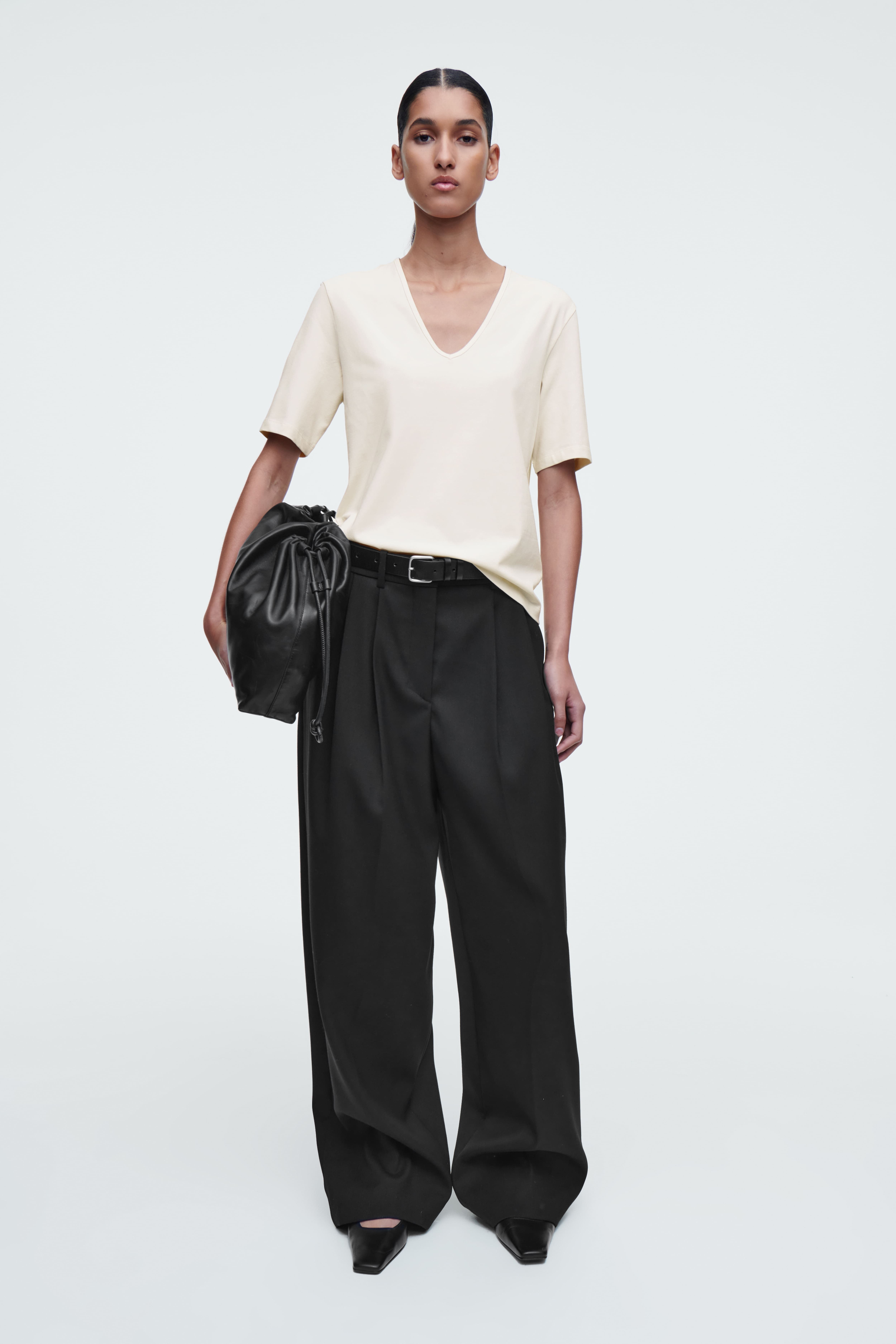 브이넥 코튼 티셔츠 V-NECK COTTON T-SHIRT 1264088001