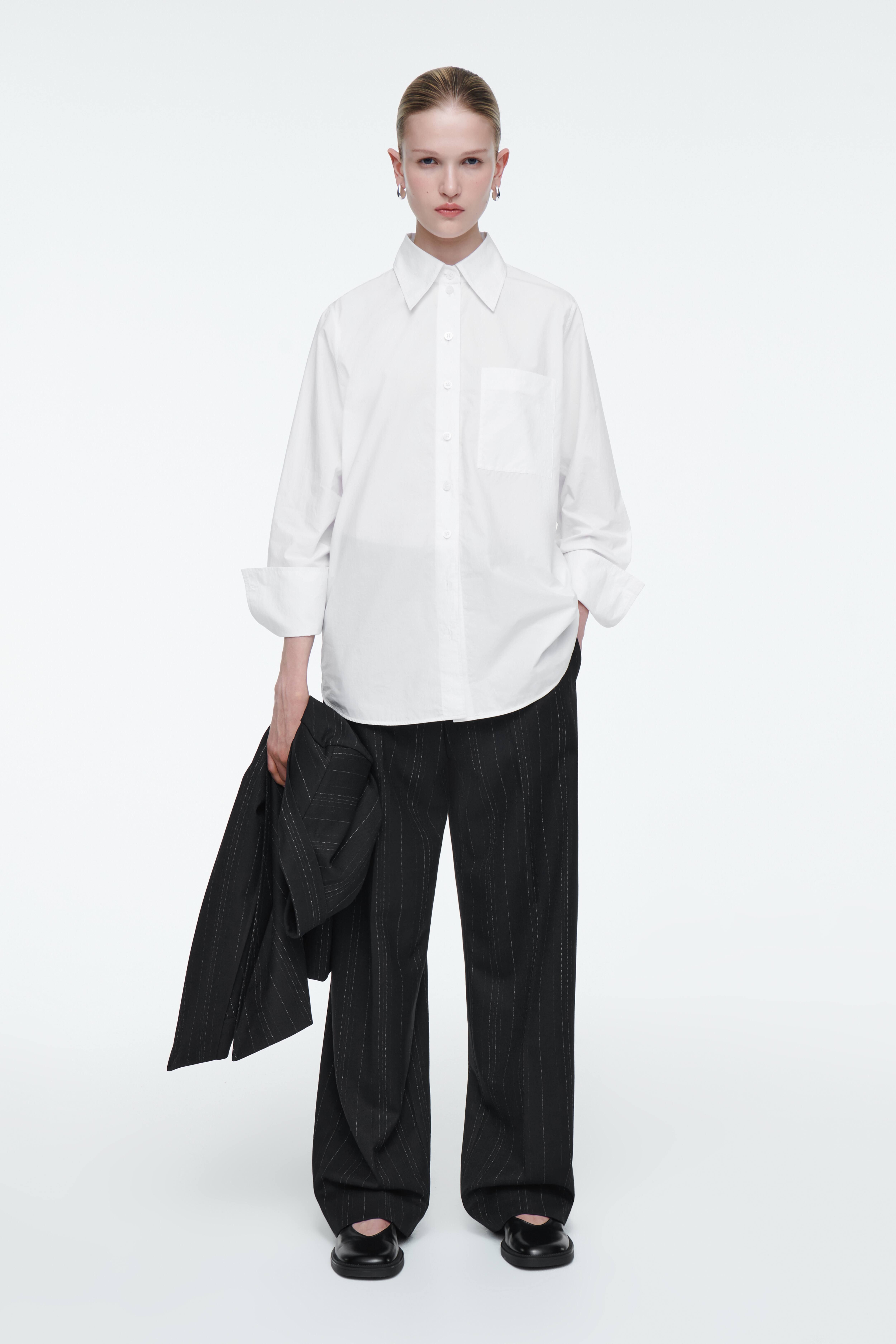 릴렉스 바지 RELAXED PINSTRIPED BARREL-LEG TROUSERS 1242909001