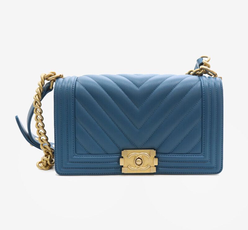 샤넬(CHANEL) | 중고 A67086 보이백 램스킨 미듐 블루 7525905817 | 트렌비 샤넬(CHANEL) | 중고  A67086 보이백 램스킨 미듐 블루... 