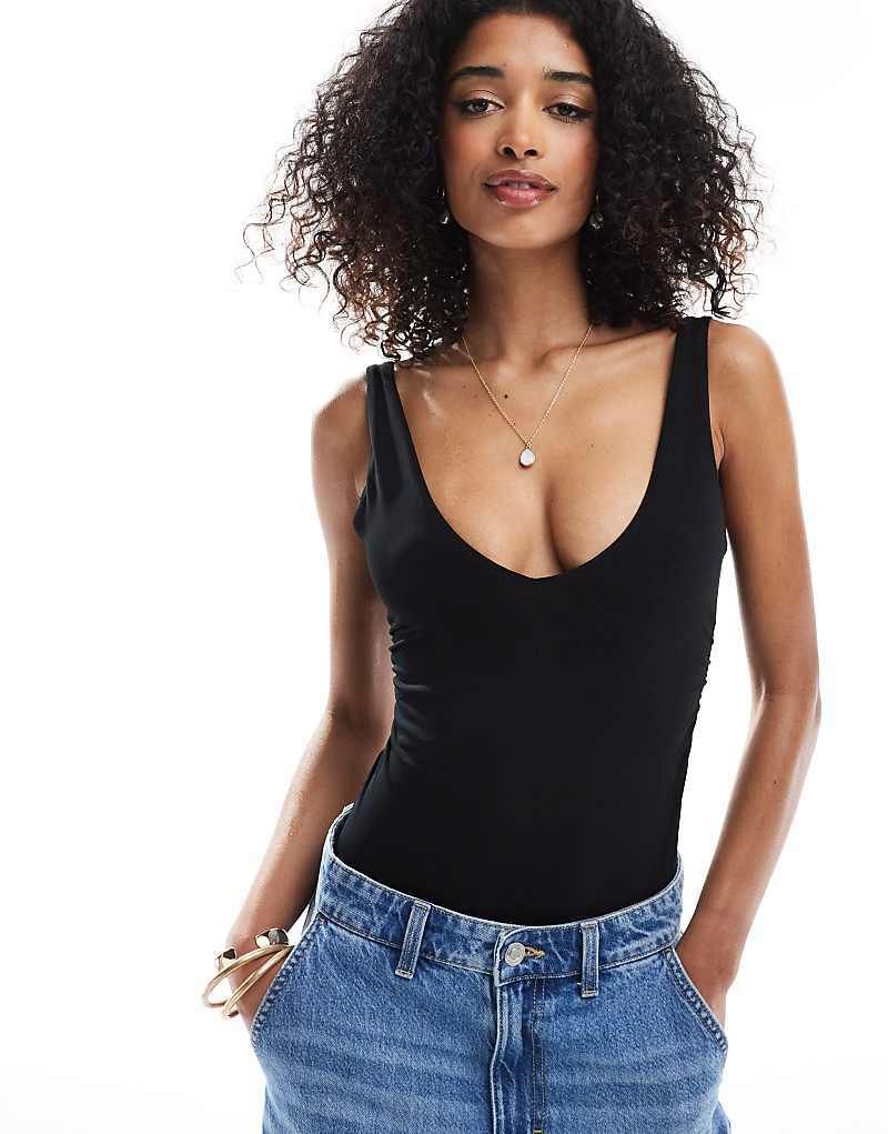 바디 블랙 & Body in Schwarz mit tiefem Ausschnitt und seitlicher Raffung 208541611SCHWARZ
