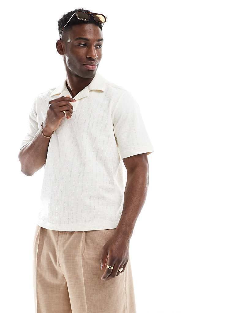 베이지 Seersucker-Polohemd in Beige mit geschlitztem Ausschnitt 208243867Egret