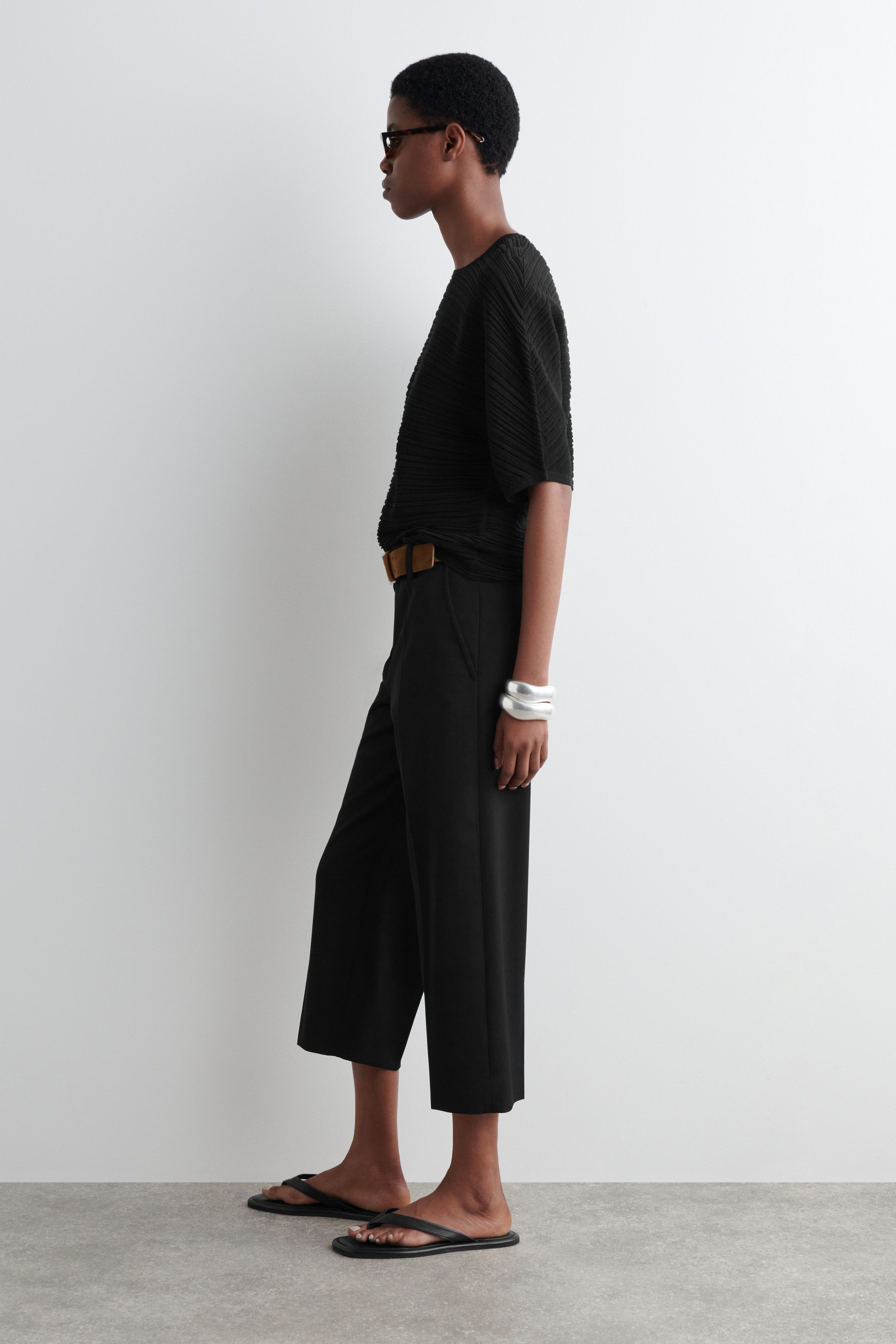 울 바지 WOOL-BLEND CAPRI TROUSERS 1267324001