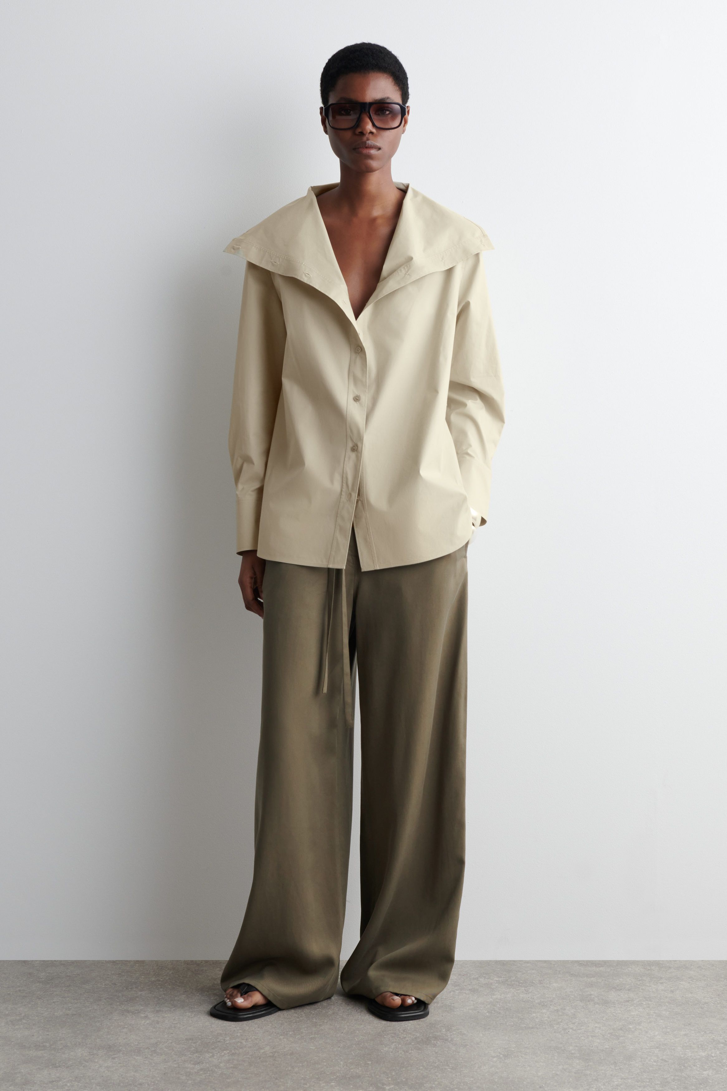 릴렉스 퍼널 네크라인 셔츠 RELAXED FUNNEL-NECK SHIRT 1250560004