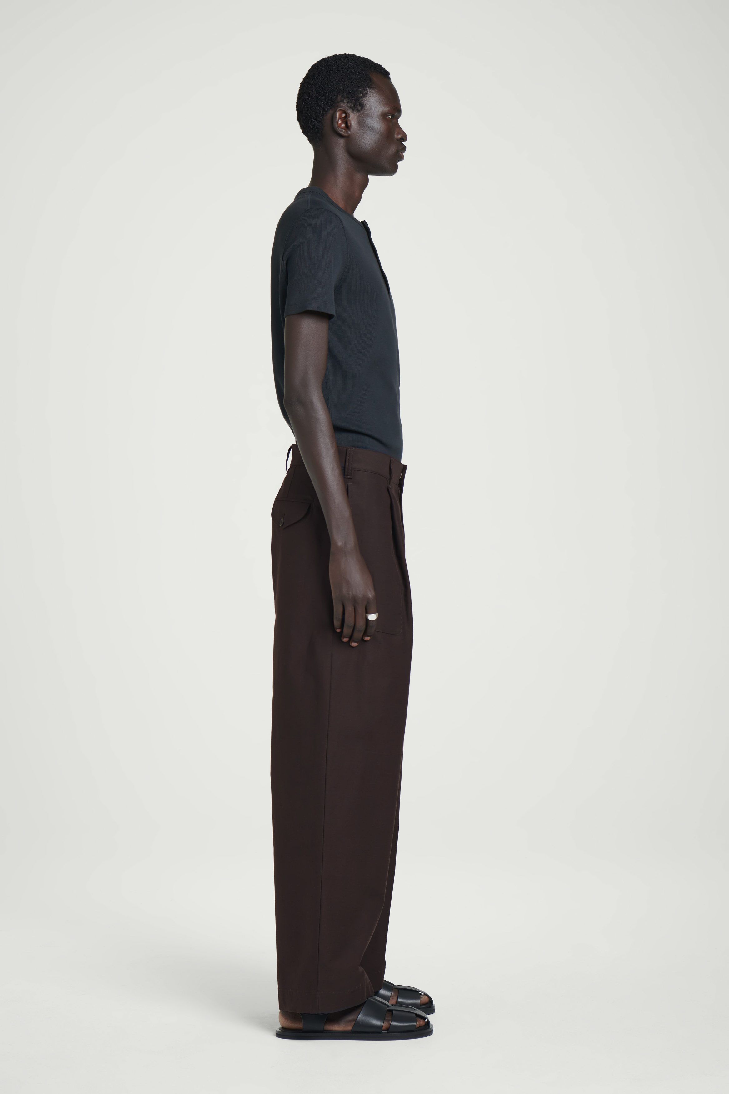 슬림핏 헨리 티셔츠 SLIM-FIT RIBBED HENLEY T-SHIRT 1273213001