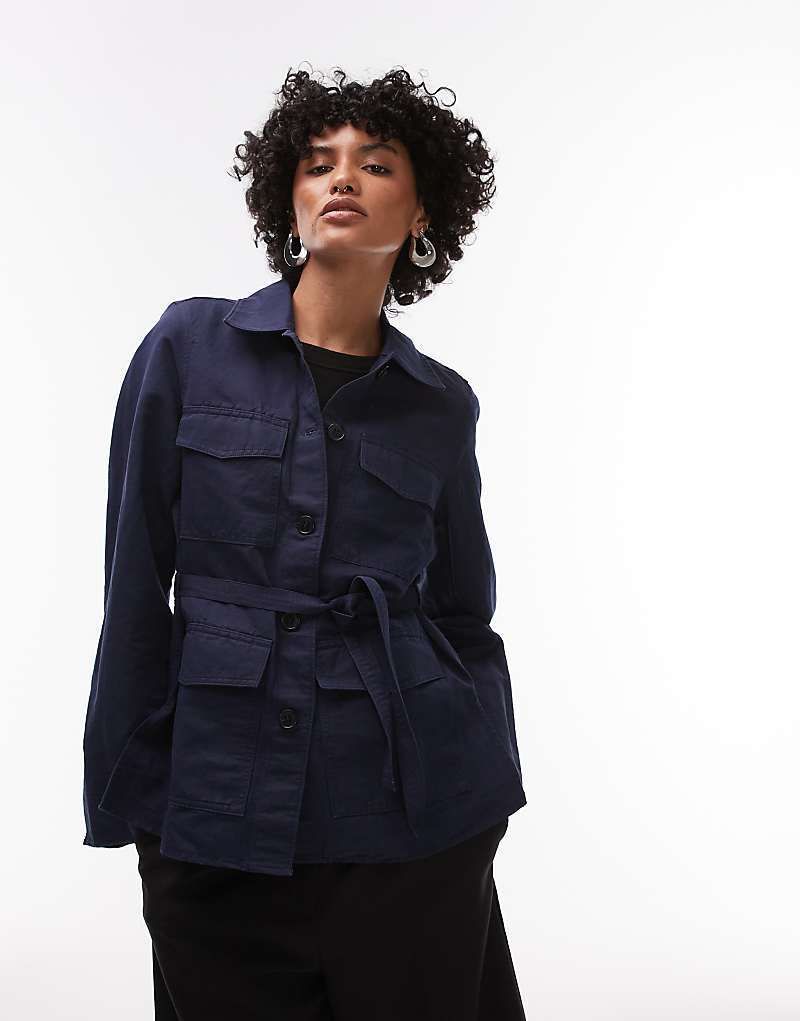 & ARKET   Leinenmix-Hemdjacke in indigoblauer Rinse-Waschung mit Kontrastnaht vorne und aufgesetzten Taschen 208239445klare, indigoblaue Waschung