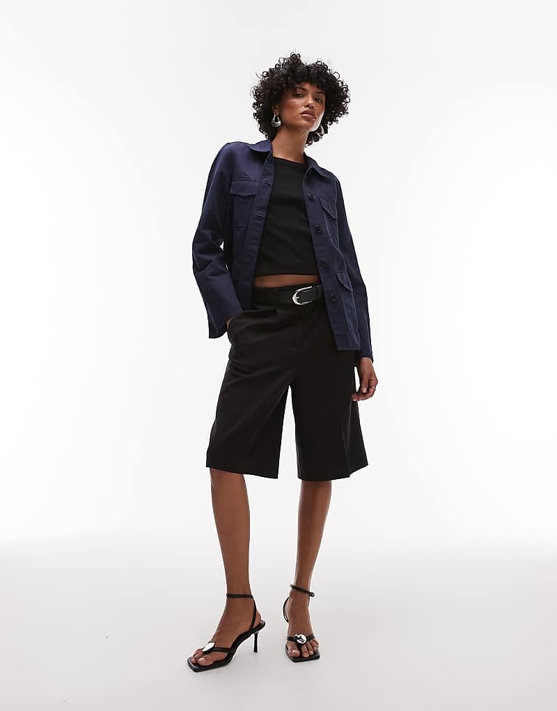 & ARKET   Leinenmix-Hemdjacke in indigoblauer Rinse-Waschung mit Kontrastnaht vorne und aufgesetzten Taschen 208239445klare, indigoblaue Waschung