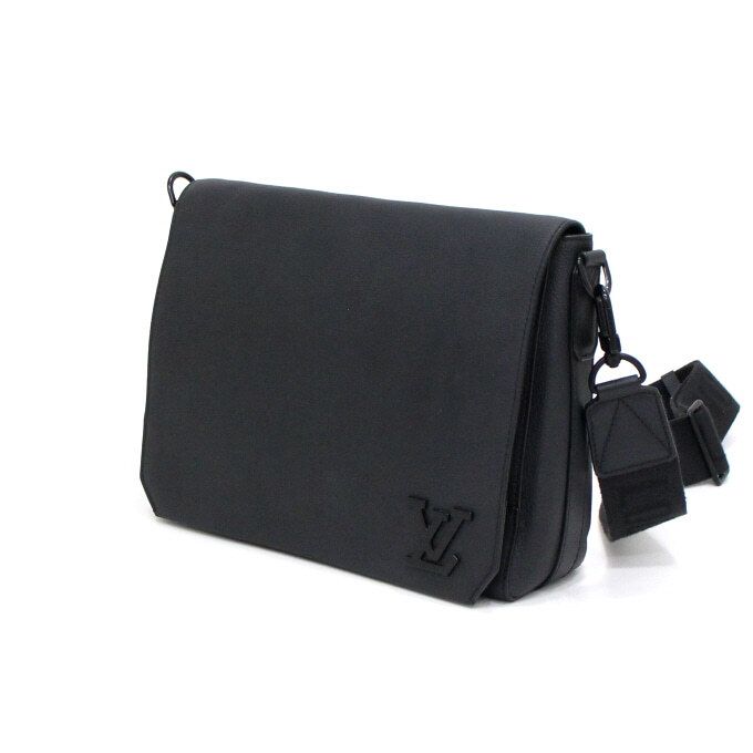 Louis Vuitton Black Aerogram Messenger Bag M57080 133624695