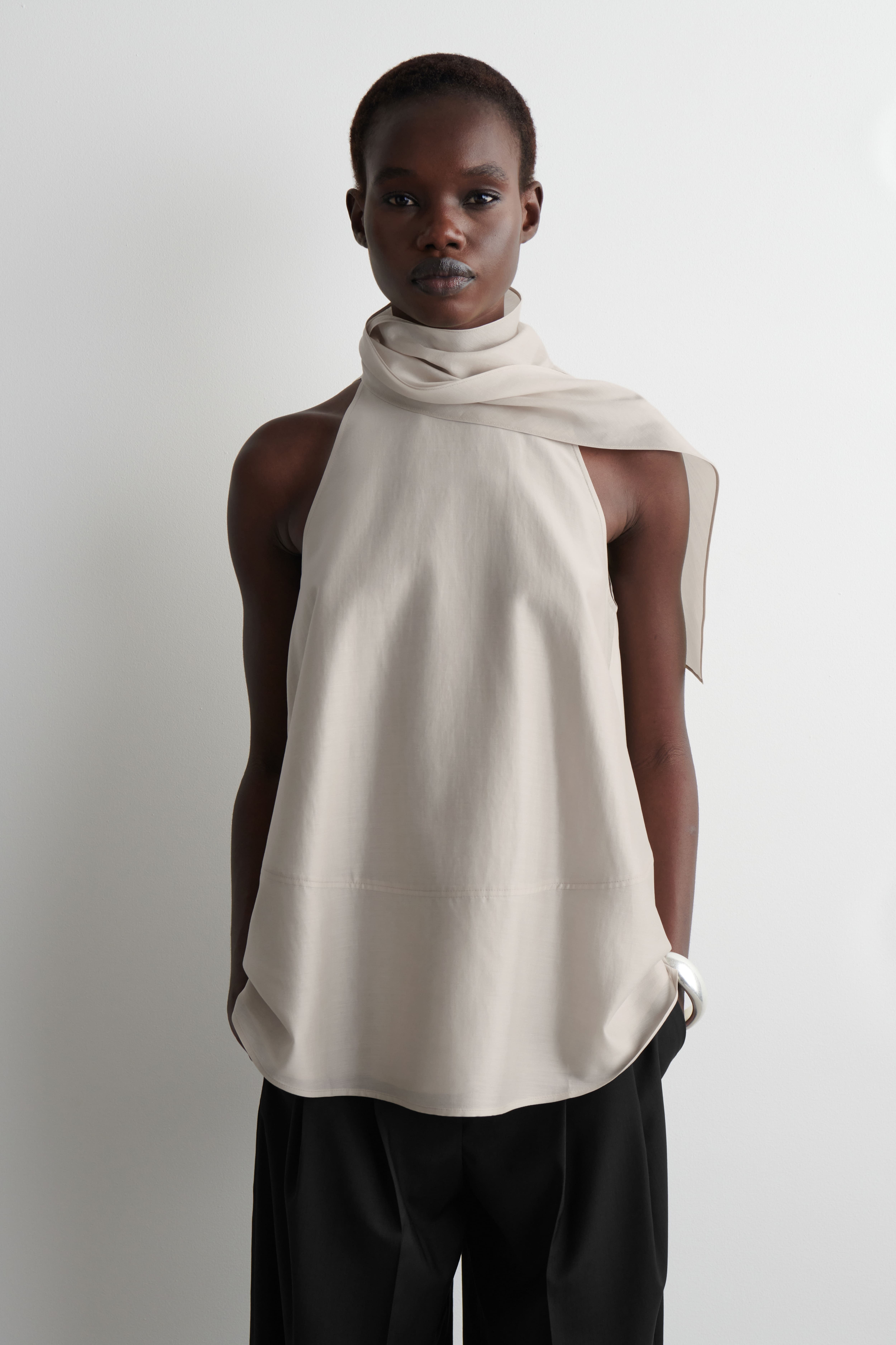 홀터넥 탑 FLUID HALTERNECK TOP 1266119001