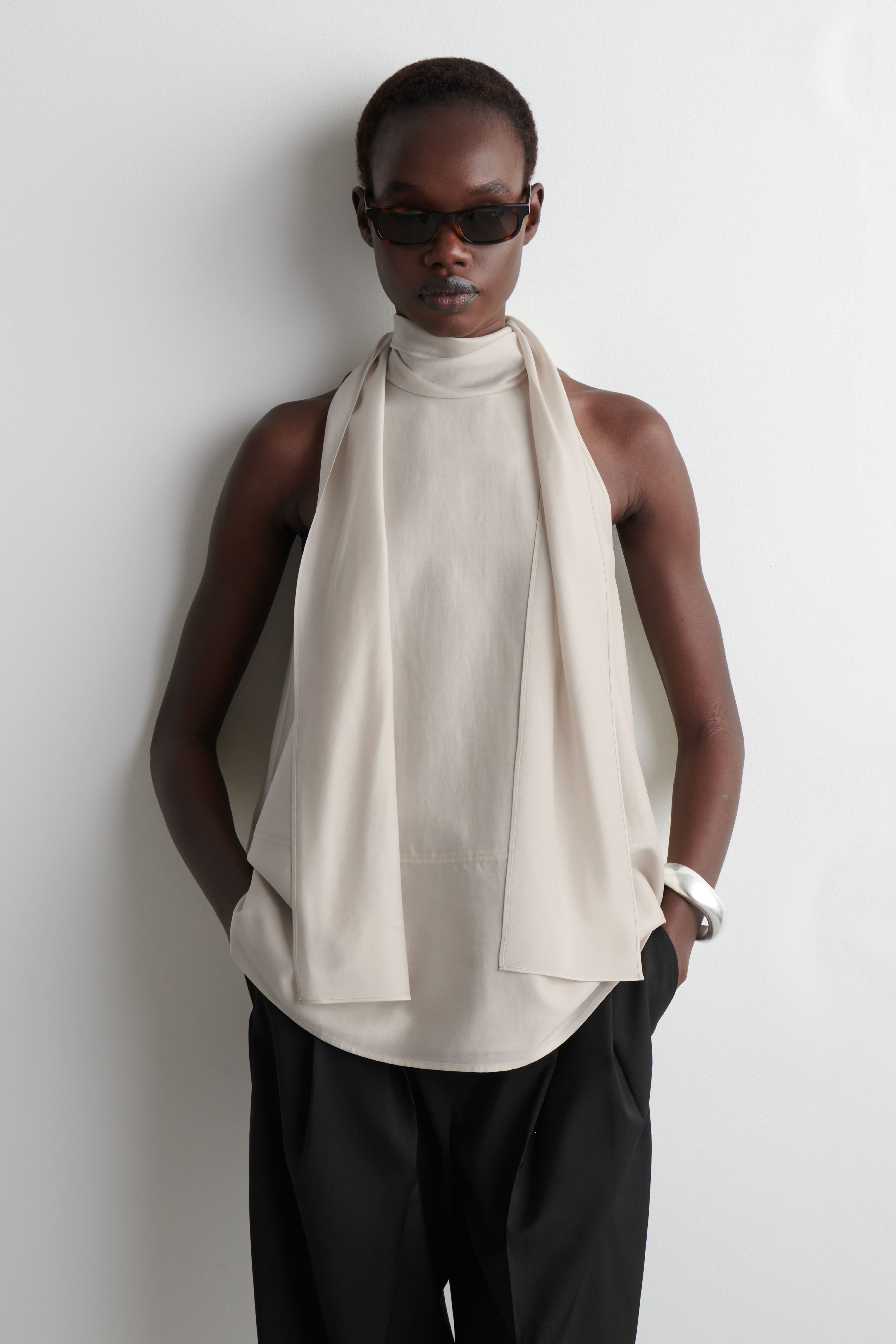 홀터넥 탑 FLUID HALTERNECK TOP 1266119001