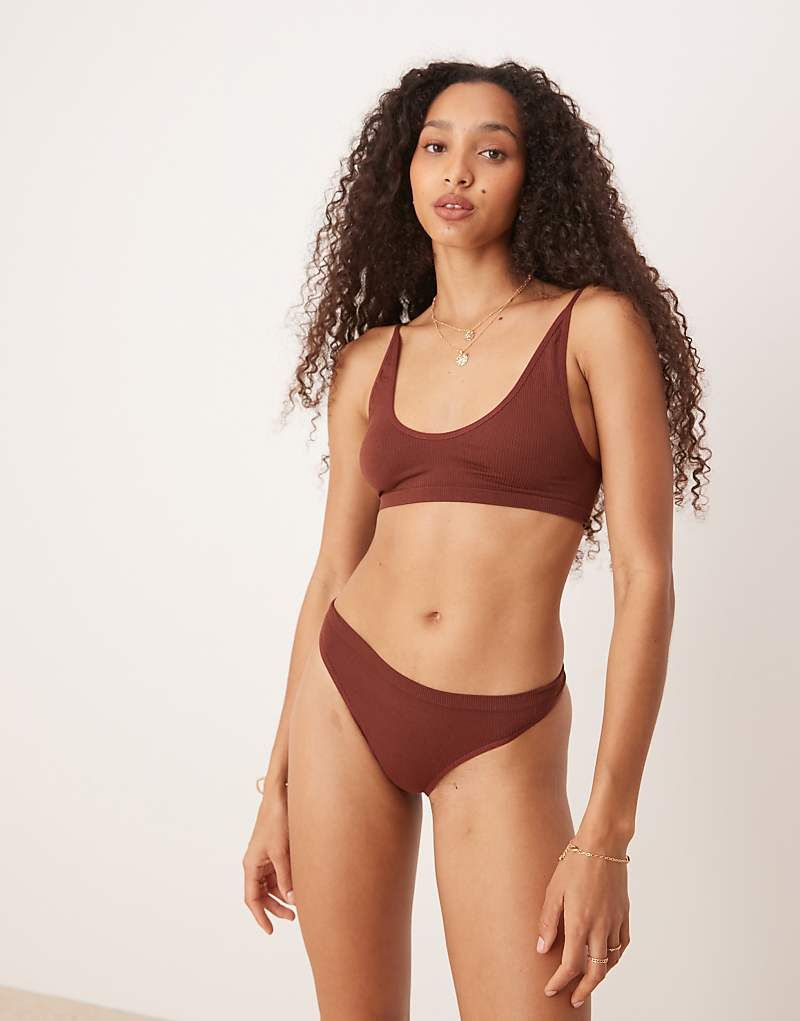 Geripptes Cropped-Bustier in Schokobraun mit U-Ausschnitt 208156411Schokoladenbraun