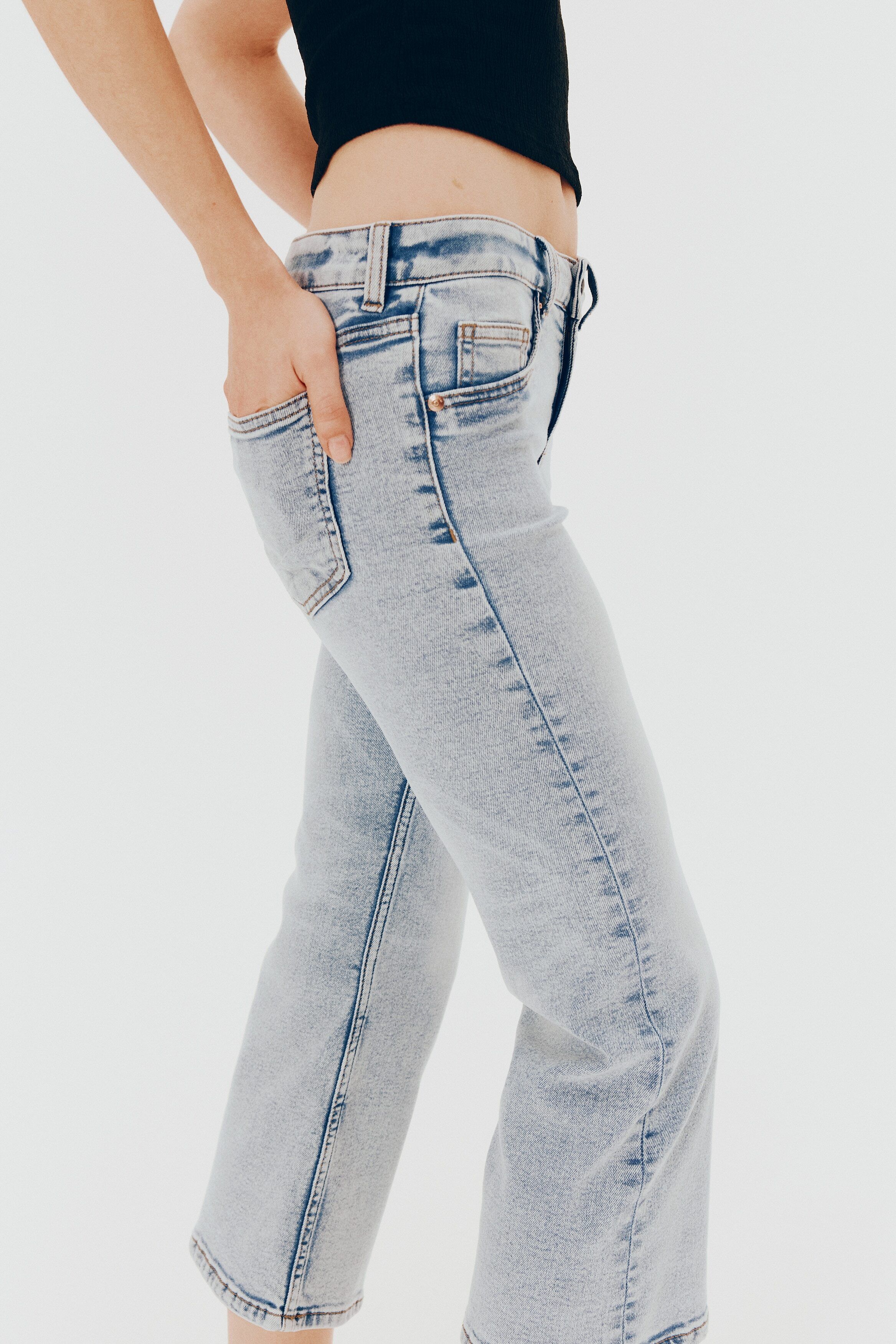 플레어 로우 앵클 데님 Flared Low Ankle Jeans 1282191001