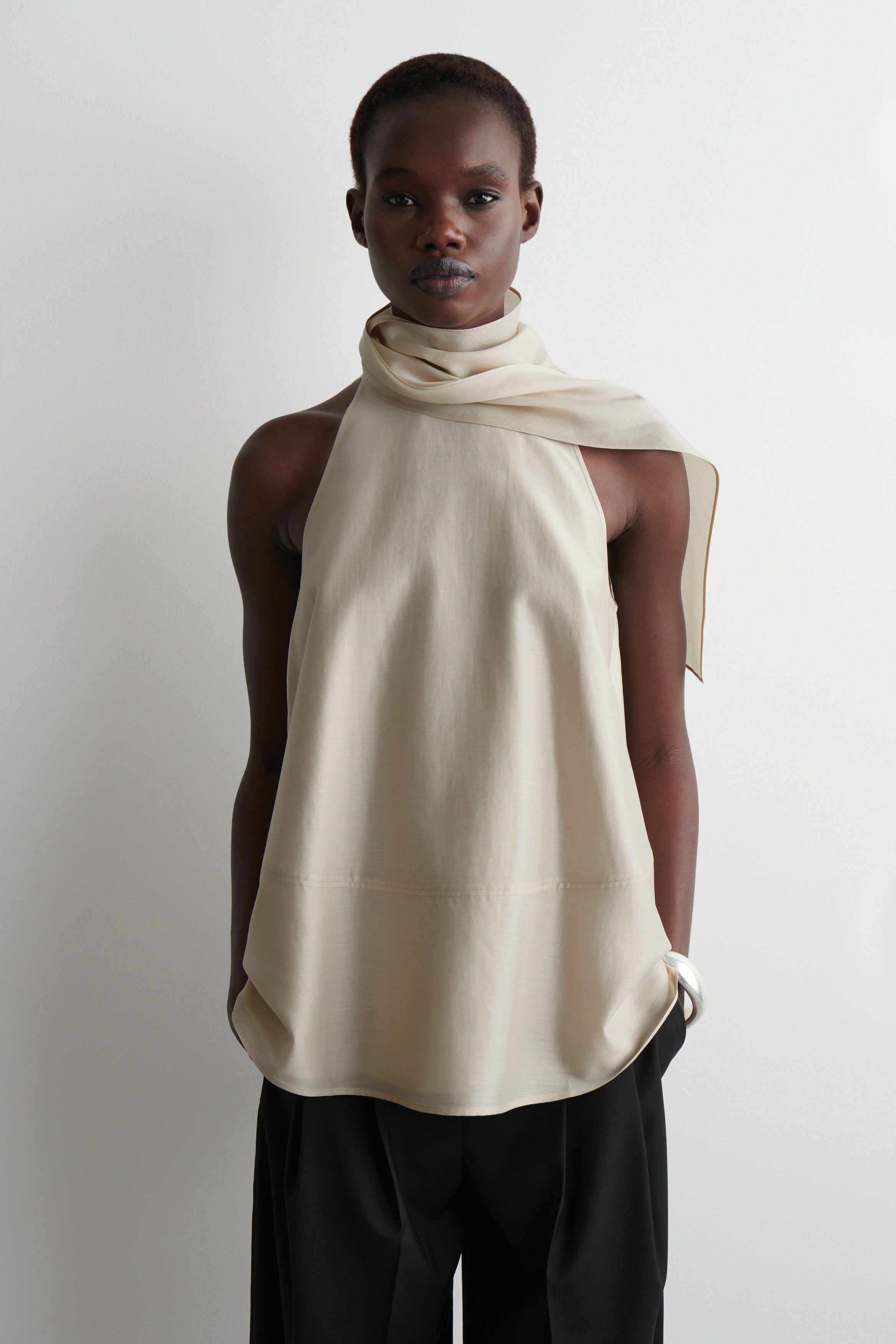 홀터넥 탑 FLUID HALTERNECK TOP 1266119001