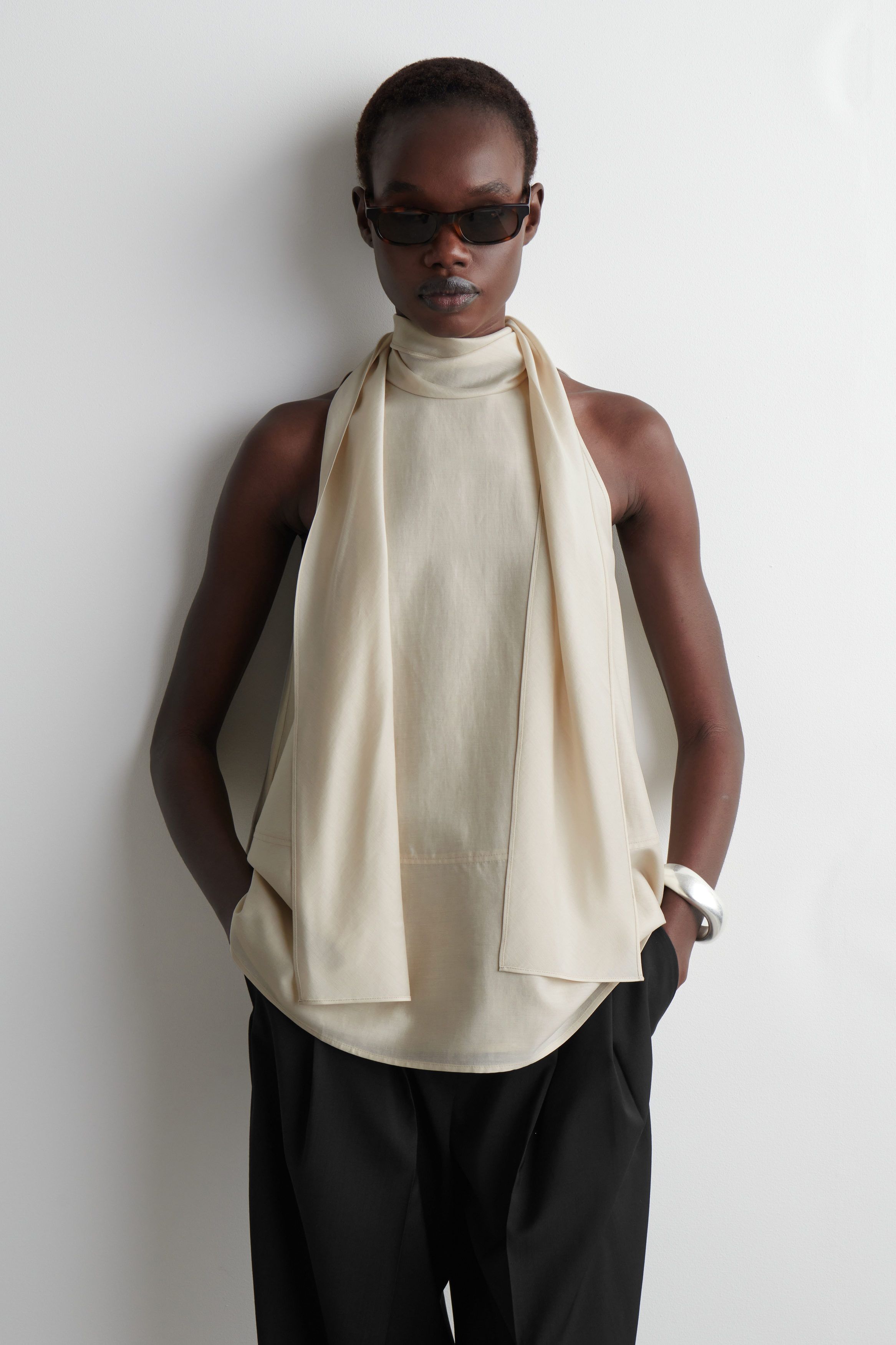 홀터넥 탑 FLUID HALTERNECK TOP 1266119001
