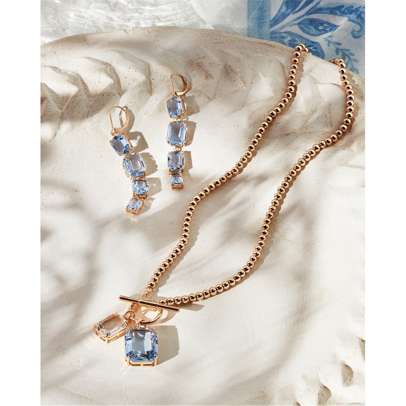 로렌 랄프 크리스탈 라이트 골드 팔찌 Lauren Ralph Lauren Pareidolia Clear Crystal & Light Sapphire Gold Bracelet 810279 Gold / Blue
