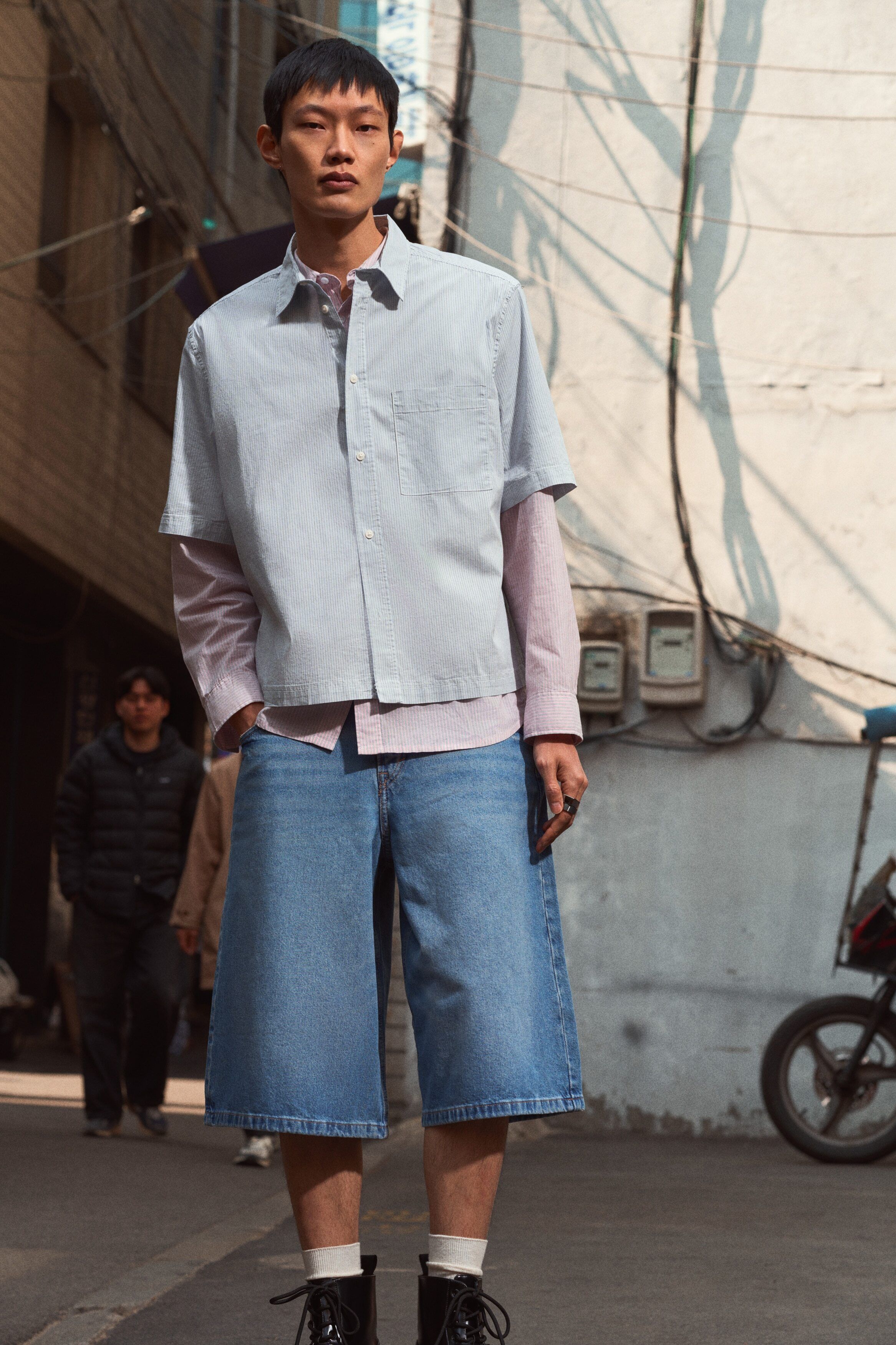 오버사이즈 핏 반팔 셔츠 Oversized Fit Short-sleeved shirt 1277325002