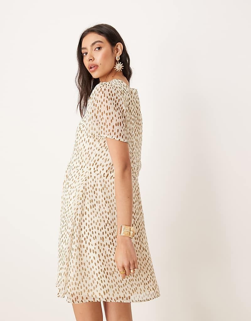 크림 VILA   Gepunktetes Minikleid in Creme mit Taillenschnurung 208376319Gepunktet