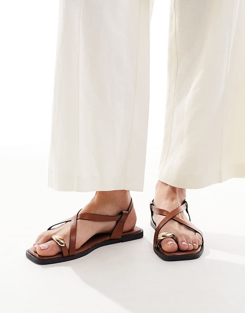 라이트 브라운 & Sandalen in Hellbraun mit Zehenschlaufe und Metalldetail 208411385HELLBRAUN