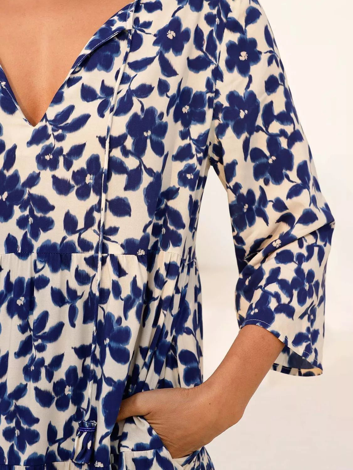 엠마 플로랄 미디 드레스 Emma Floral Midi Dress, Cream/Navy 113705352