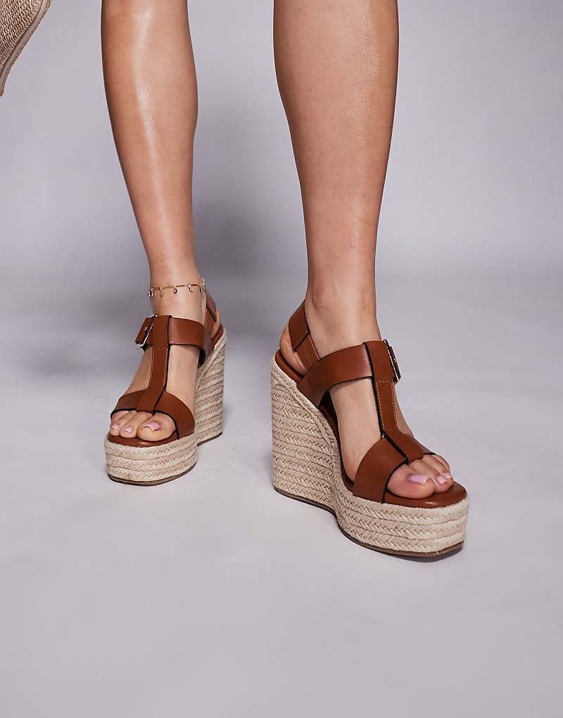 라이트 브라운 Tiana   Keilabsatz-Sandalen in Hellbraun mit T-Steg-Design 207911319HELLBRAUN